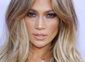 Poznata dizajnerka naljutila dame: Žene posle 30. godine ne treba da nose farmerke, a posle 40. ovakvu frizuru