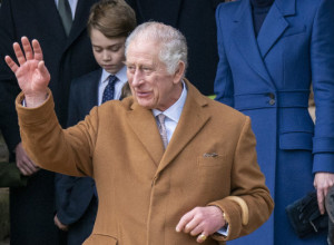 Nije baš kreativan: Kralj Čarls je svakom članu porodice poklonio isti poklon, a evo o čemu se radi