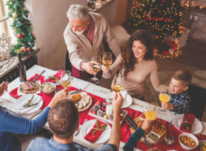 Hrana koju jedemo za praznike kod mnogih izaziva nadutost: Dijetolog otkriva sedam načina kako da se izborite sa ovim problemom