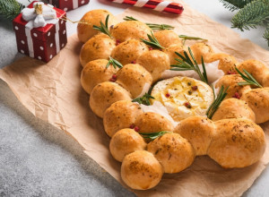 Jelka od lisnatog testa: Lepi i ukusni slani zalogaji punjeni sirom, niko neće moći da im odoli!