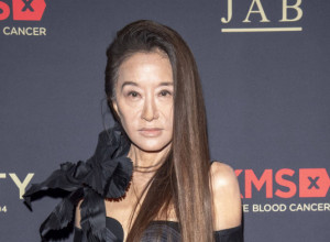 "Izgledate kao sestre": Vera Vang pozirala sa ćerkama, a njen mladolik izgled oduševio je fanove