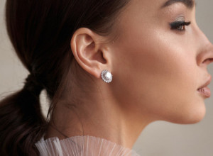 Novogodišnja frizura koju ćete rado poneti: Nešto drugačija varijanta konjskog repa zaludela je bjuti influenserke