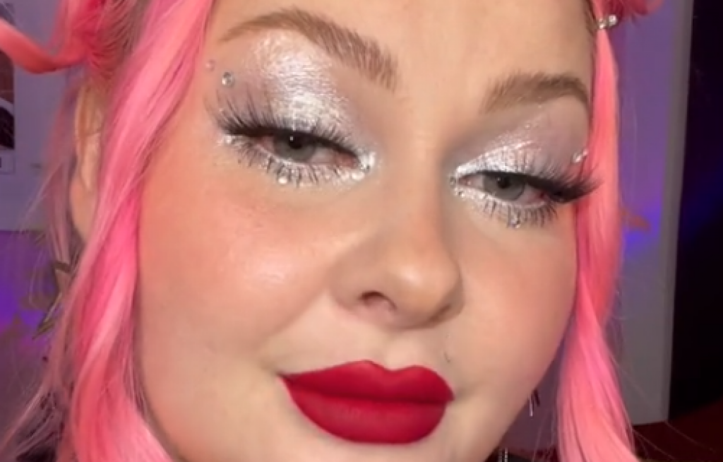 "Icy makeup" je sakupio preko 3 miliona pregleda na TikToku: Vrtoglavo popularnom trendu nije odolela ni Hejli Biber, a evo i zašto!