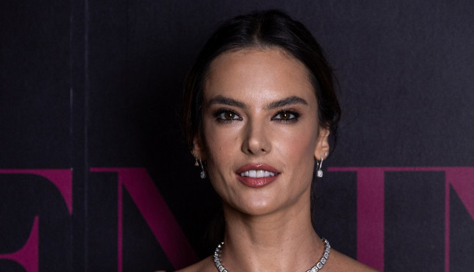 Sa 11 godina je imala prvu plastičnu operaciju: Stare fotke Alesandre Ambrozio zgrozile fanove, pitaju se kako je uopšte postala supermodel