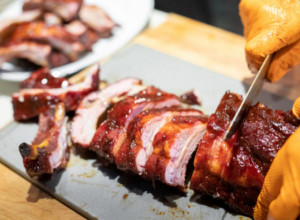 Tradicionalno praseće pečenje iz rerne: Najbolji recept za najsočnije, najukusnije meso za prazničnu trpezu