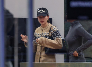 Lepota je u ružnoći: Hejli Biber izazvala opštu pometnju nakon što je prošetala ovaj modni komad, sve žene su poželele da izgledaju kao ona!