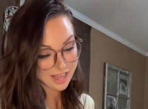 Baka od 37 godina izgleda kao devojčica: „Ljudi misle da lažem, ali ja se ponosim svojom porodicom!“