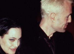 Prošlo je 24 godine od poljupca Anđeline Džoli sa bratom: Javnost je bila zgrožena, a evo kako danas izgleda