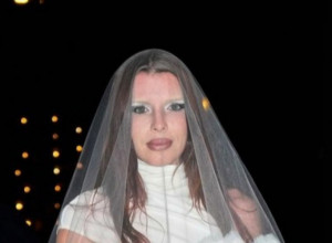 Polugola i spremna da kaže "Da": Kanjeova bivša u upitnom izdanju prošetala ulicama Njujorka, sve oči su gledale u nju