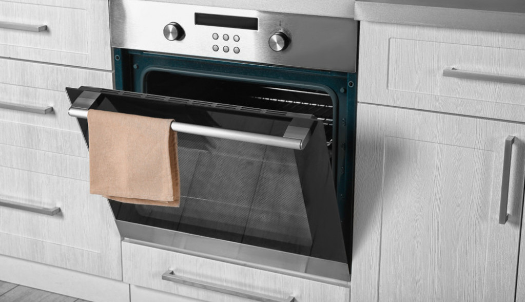 Kladimo se da ne znate: Fioka ispod šporeta ima drugačiju i praktičniju namenu, bićete izenađeni!