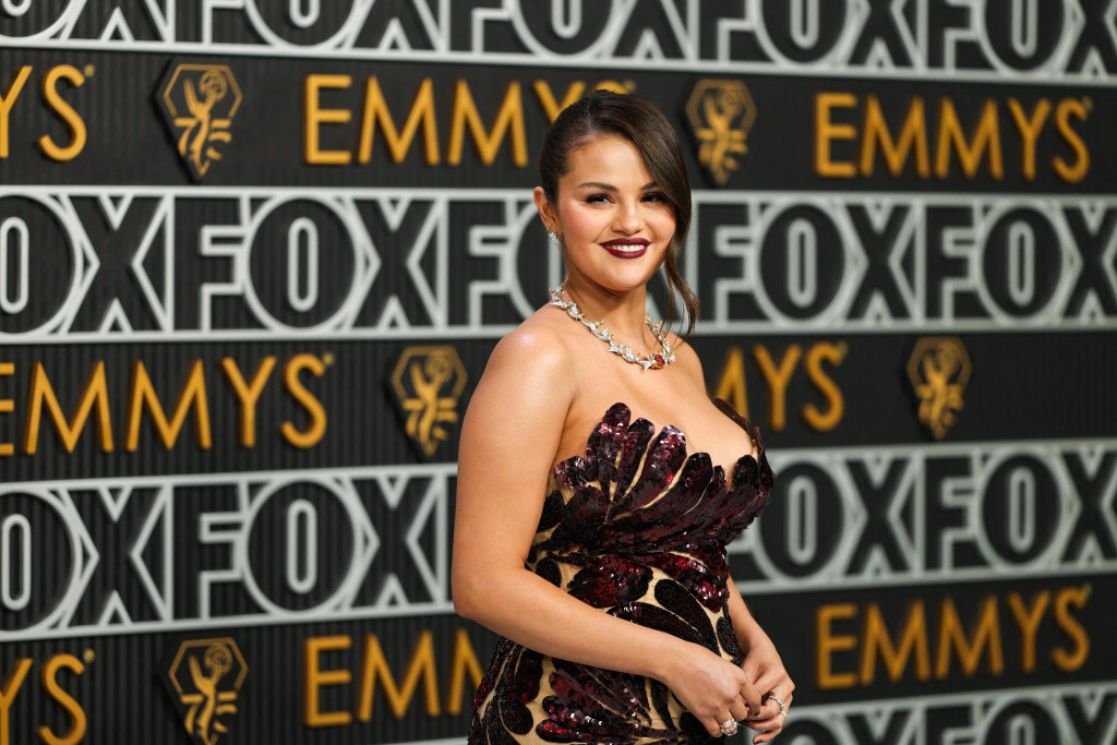"Nisam savršena, ali...": Selena Gomez podelila slike u kupaćem kostimu i iznela jasan stav o izgledu svog tela