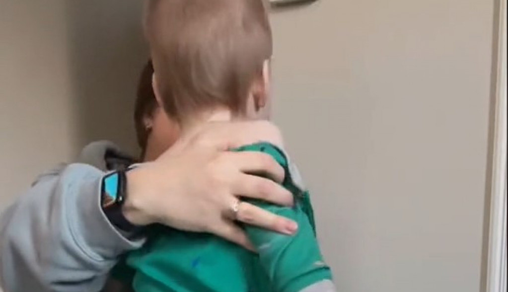 „Plakanje je terapija“: Ima 26 godina, petoro dece i šesto na putu, pokazala kako se bori s obavezama