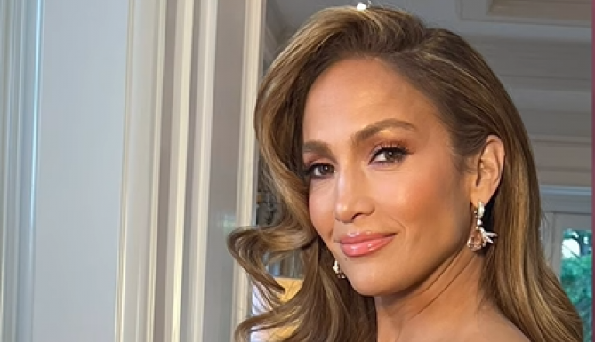 Lokne Dženifer Lopez oduševile žene: Evo kako da ih napravite kod kuće za samo deset minuta