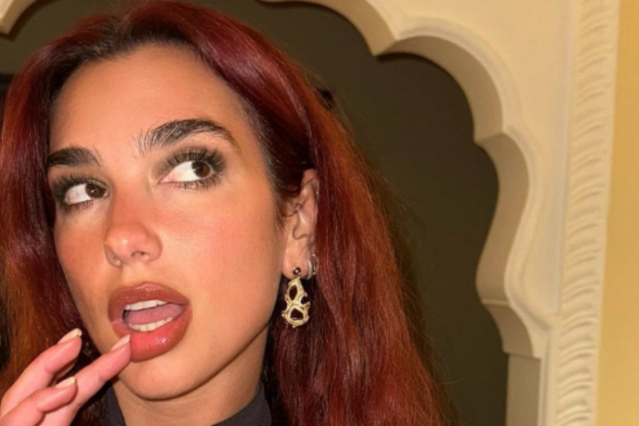 U kupaćem i zlatnim lancem oko vrata: Dua Lipa proslavila 29. rođendan u stilu, ovaj trenutak je svima privukao pažnju!