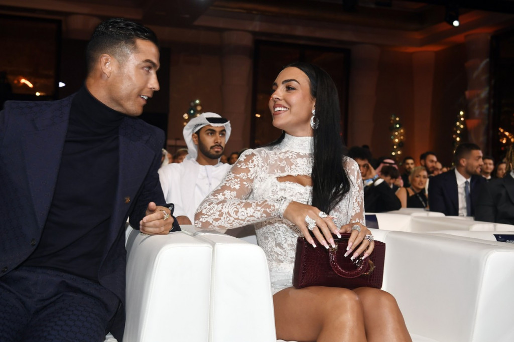 Oborila šeike s nogu: Ronaldova Georgina se pojavila u haljini koja otkriva apsolutno sve!