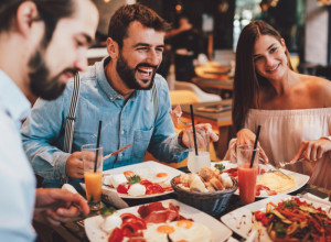 Nije zbog ukusa, a ni zbog dekoracije: Zašto u restoranu na svako jelo odozgo stave peršun?
