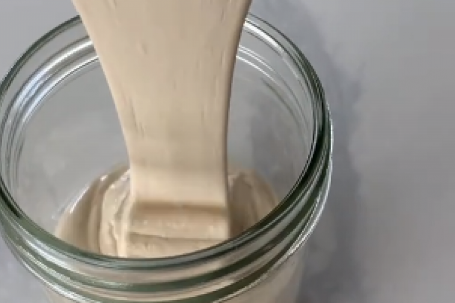 "Whipped honey" trend usijao mreže: Neodoljiva i zdrava poslastica pravi se lako iz udobnosti vašeg doma!