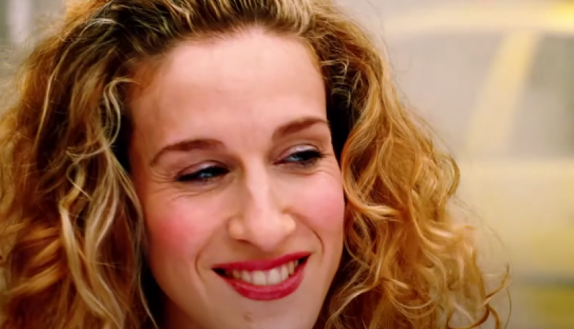 Ovakav autfit samo Keri Bredšo može da iznese: Glumica modnim izdanjem razoružala i najstrože kritičare