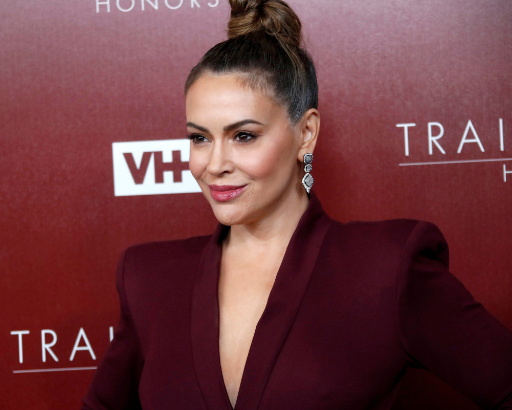 "Nije te sramota da ovo napišeš?": Alisa Milano na meti žestokih kritika, fanovi razapeli nekad omiljenu čarobnicu