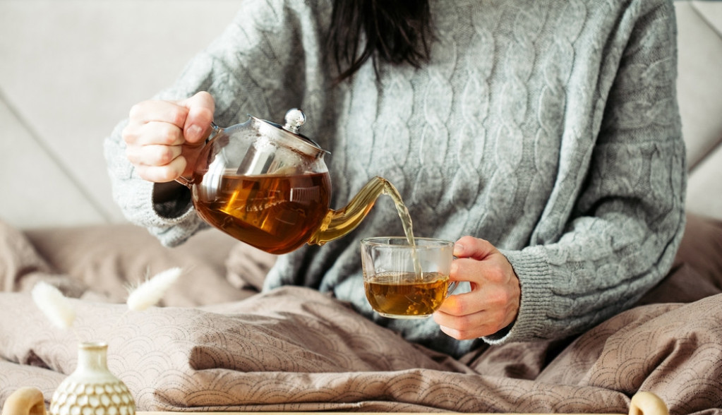 Nutricionista tvrdi: Ovo je 5 razloga zbog kojih je bolje na prazan stomak piti čaj nego kafu