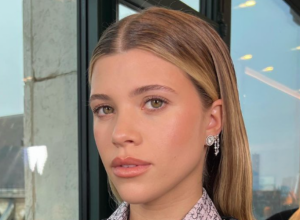 Trudnica izašla u grad: Sofija Riči uslikana u preslatkom zelenom kombinezonu, ponosi se blagoslovenim stanjem