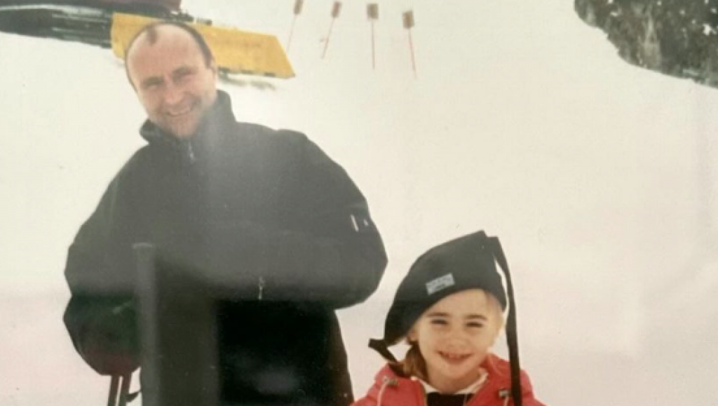 Pogodite ko je devojčica na slici: Od nasmejanog devojčurka nastala je glamurozna diva, dirljivom uspomenom ocu čestitala rođendan
