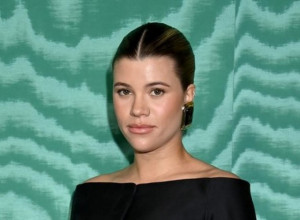 Zdravo trudnice lepotice! Sofija Riči zablistala na zabavi pre dodela Gremi nagrada, pridružio joj se i budući tata