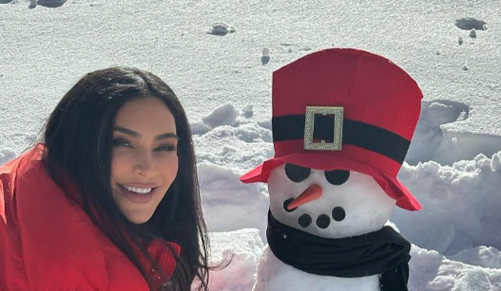 "Obećala sam Kendal da ću prestati sa ovom pozom": Rijaliti zvezda podelila neodoljive sličice sa odmora, prvi autfit nismo očekivali!