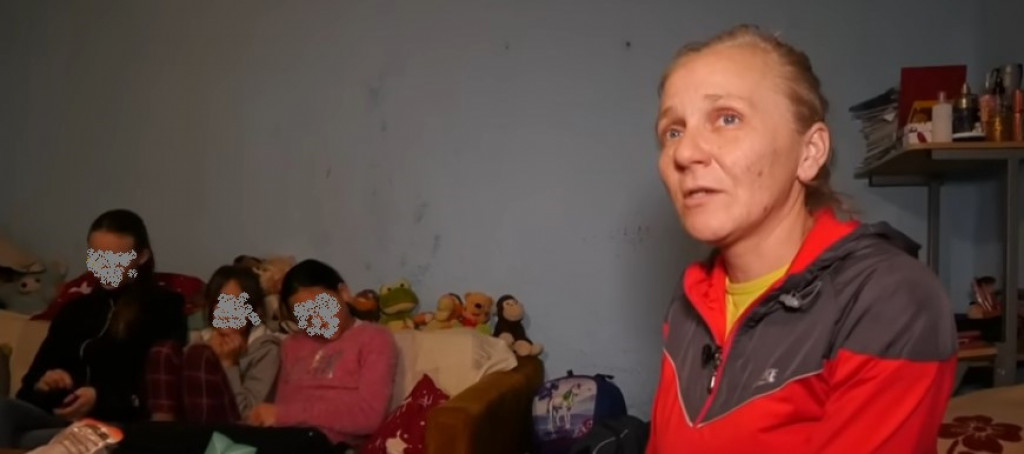 Ne traže mi puno, znaju kad nema: Jelena spava na podu, da bi deca imala krevet