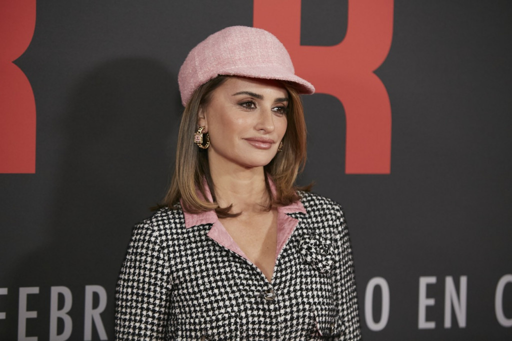 Poslovan autfit sa ,,nestašnim" detaljem: Penelope Kruz zna kako da izmami poglede, modna heroina još jednom potvrdila svoju titulu