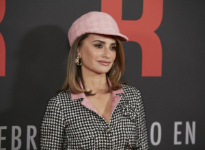 Poslovan autfit sa ,,nestašnim" detaljem: Penelope Kruz zna kako da izmami poglede, modna heroina još jednom potvrdila svoju titulu