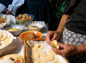 Punih 20 godina putovao po “Plavim zonama”: Den otkriva da je ovo kamen temeljac ishrane stogodišnjaka
