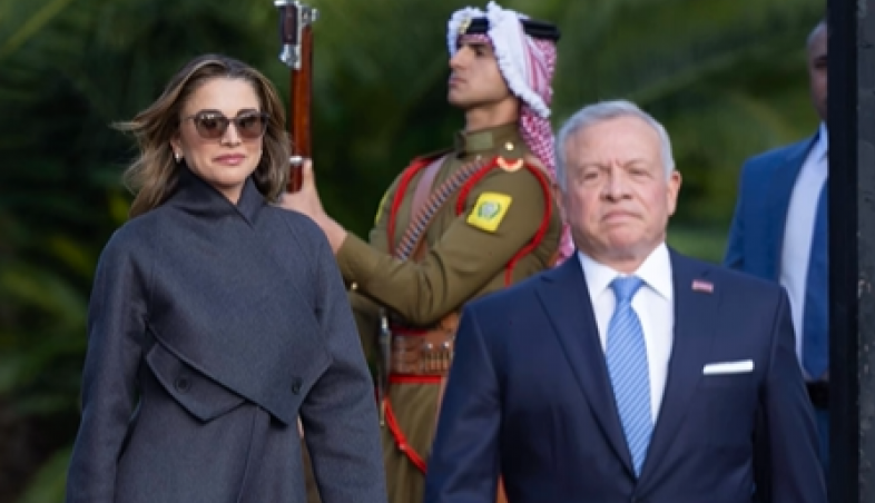 Kod nje nema greške: Kraljica Ranija opet diktira modne trendove, a kaput koji je ponela poželeće svaka žena