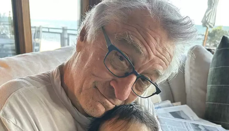 Robert de Niro (80) raznežio sve fotografijom svoje desetomesečne ćerke: "Unuci su oduševljeni, ona im je tetka"