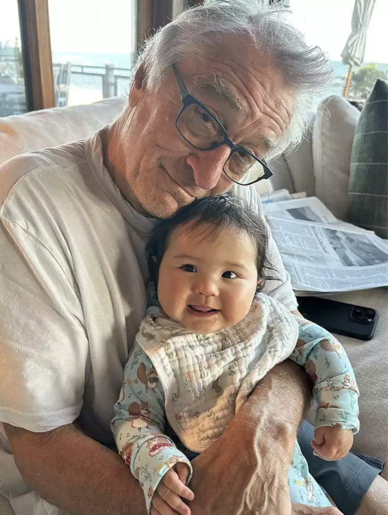 Robert de Niro (80) raznežio sve fotografijom svoje desetomesečne ćerke: "Unuci su oduševljeni, ona im je tetka"