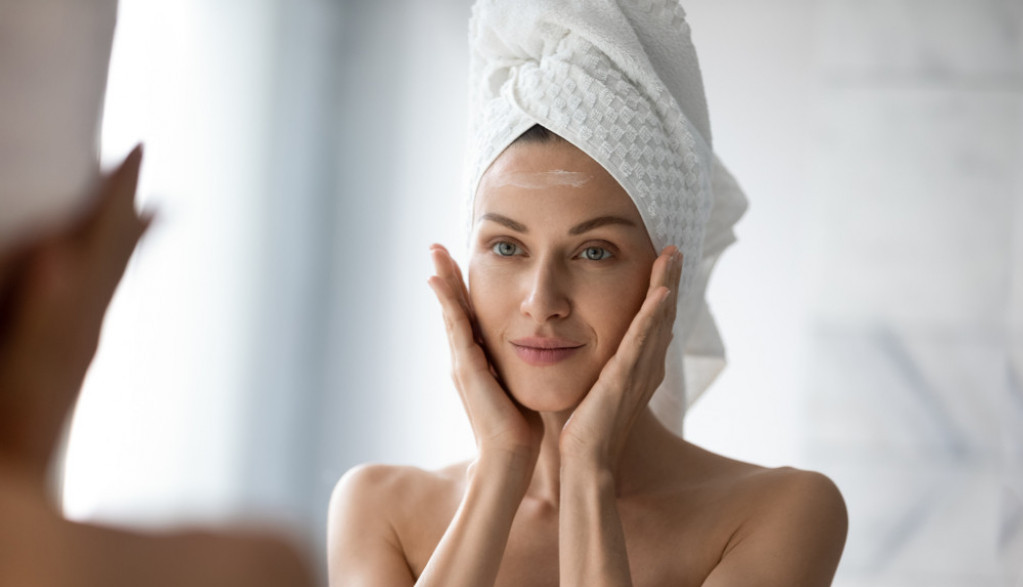 Evo zašto bi ledeni roler trebalo uvrstiti u rutinu nege kože? Vaše lice biće blistavije i svežije nego ikad pre