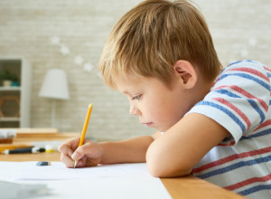 Niko ne može da te obruka kao rođeno dete: Napisalo sastav o mami, a ona u zemlju propala od sramote!