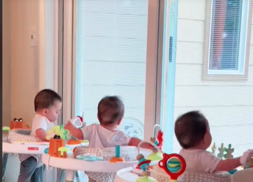 Trojke raspilavile 2 miliona ljudi: Mama Julija objavila video sa bebama koje smehom svima poprave raspoloženje!