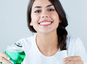 Nije baš tako dobra kako mislite: Evo šta zubar kaže o vodici za ispiranje usta