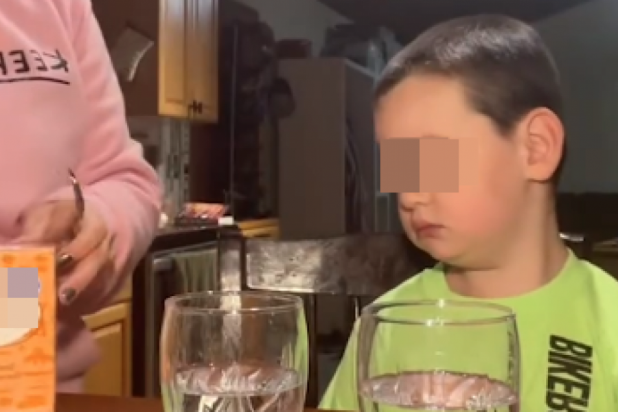 Eksperiment sa 2 čaše spasava decu: Naučite ih kako da se čuvaju kada niste pored njih, svaka sekunda je važna!