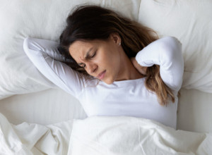 Ukočen vrat može biti signal za uzbunu: Otkrijte šta izaziva bol, kako da ga ublažite i kada da se obratite lekaru