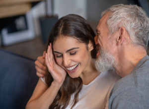 Velika razlika u godinama je u trendu: Žene biraju i do 20 godina starije od sebe, jasno je i zašto
