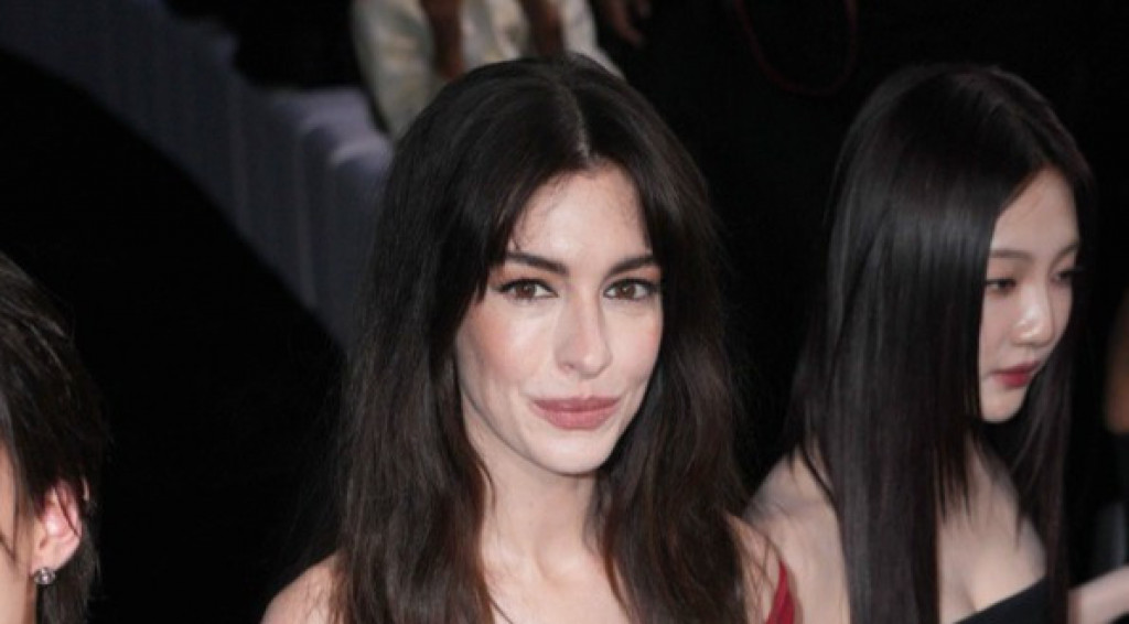 Neka noge dišu: Mrežaste baletanke su zaštitni znak En Hatavej, a kada ih vidite biće vam jasno zašto