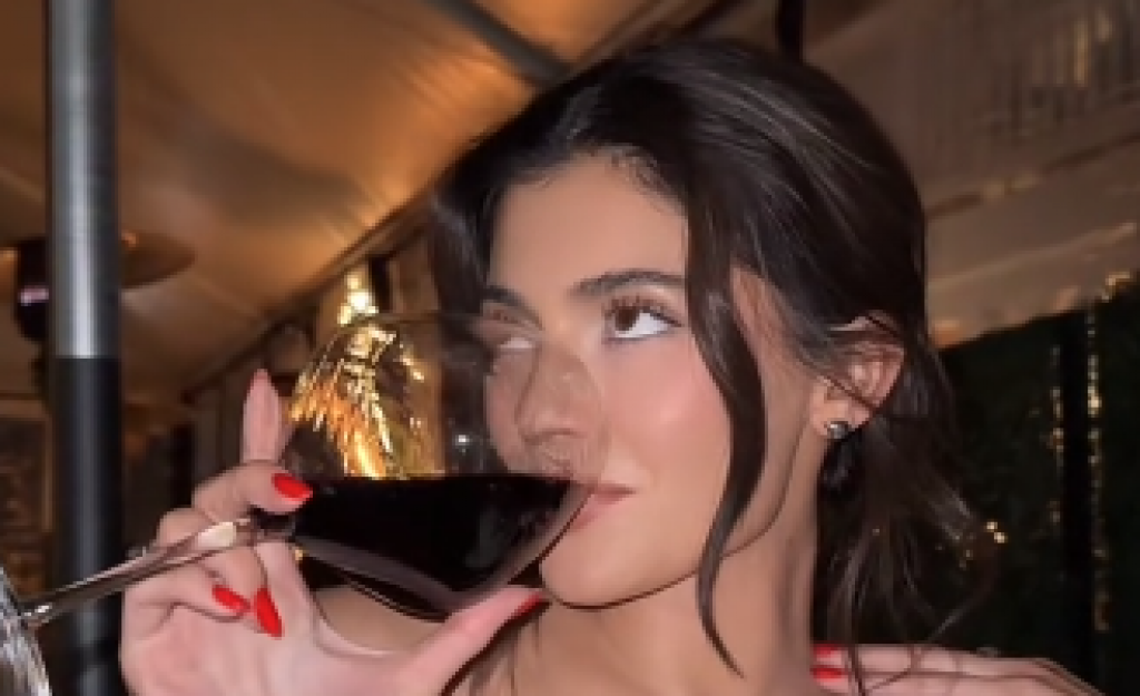 Obucite se kao Kajli Džener: Slavna milijarderka oduševila svojim najnovijim autfitima, sve žene žele njene krpice!