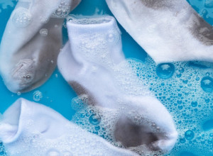 Čarape će biti bele kao sneg za manje od 30 minuta: Operite ih ovim sredstvom, sigurno će upaliti