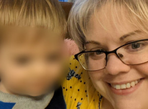 Sara je napravila selfi sa sinom (3) i shvatila da dete ima rak: "Zbog jednog detalja u oku, znala sam da nas čeka pakao"