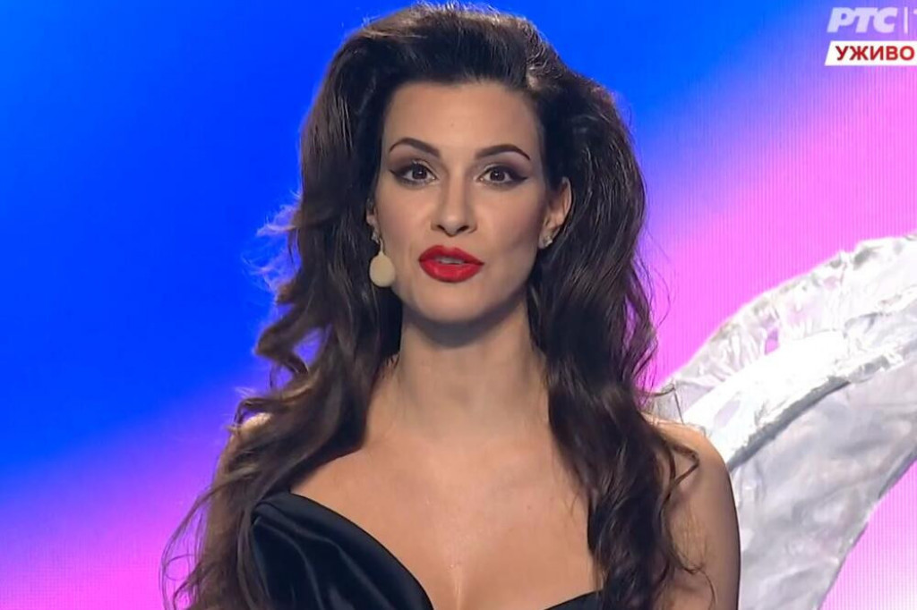 Kosjerina blista u crno-srebrnoj kombinaciji: Ipak, svi pričaju o njenoj „Majli Sajrus“ frizuri