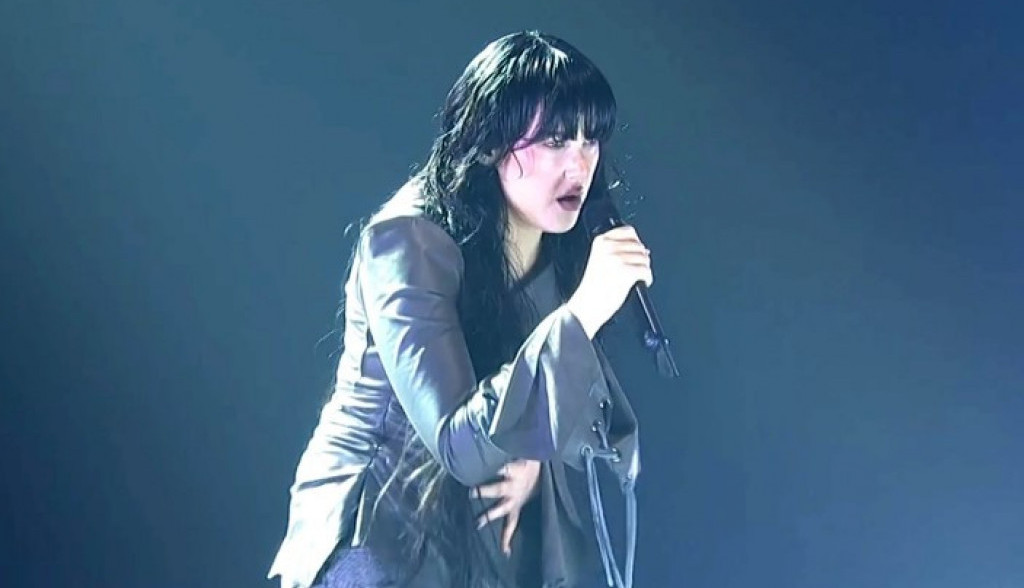 Teya Dora u crnom od glave do pete: Gledaoci su se naježili gledajući njen fenomenalan nastup