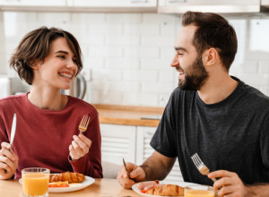 Doručak za vitku liniju: Dijetolog savetuje šta jesti i kako sprečiti gojenje posle 50. godine