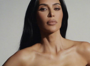 Kakva mama, takav sin: Kim Kardašijan objavila selfi svog malog šmekera, pogledajte tu pozu!